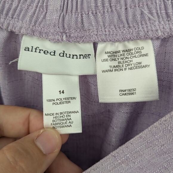 Alfred Dunner Women's Size 14 Lavender Cropped Pants Lightweight Pull-On Pastel - Picture 3 of 4